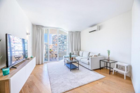 Stylish 2BD Apt in the Centre 10 minutes away from the Beach
